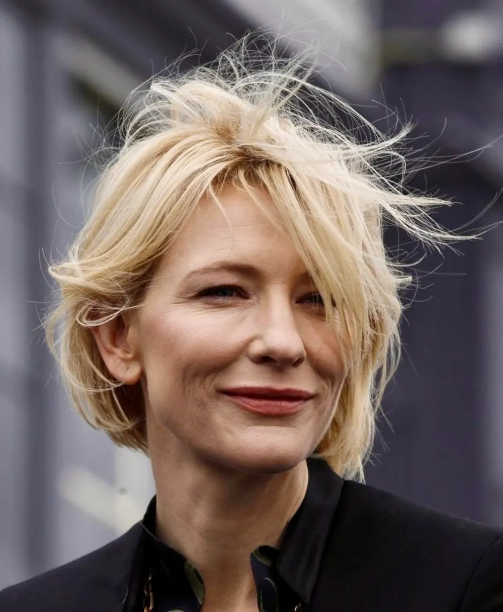 Cate Blanchett uống nước chanh mỗi sáng để chống lão hóa