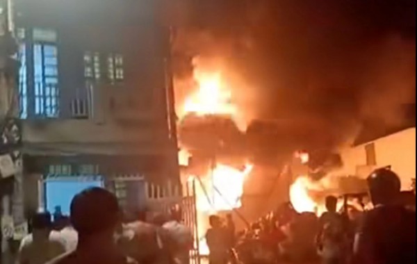 Cháy 400 mét vuông kho phế liệu ở xã Bà Điểm, TP.HCM Cháy 400 mét vuông kho phế liệu ở xã Bà Điểm, TP.HCM