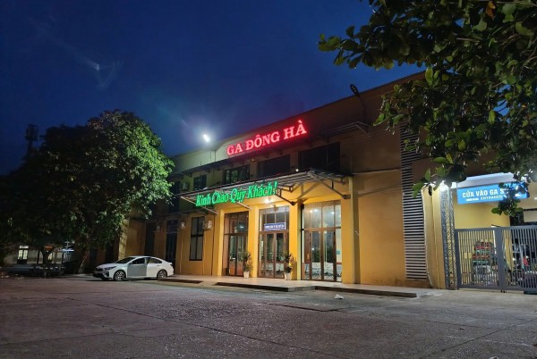Chỉ 2 khách mua vé, chuyến tàu Đông Hà - Đồng Hới đưa đón cán bộ tạm hoãn