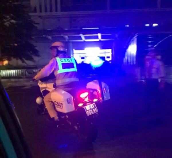 Chiến sĩ Cục CSGT dẫn đường taxi trên cao tốc, đưa bé trai đi cấp cứu Chiến sĩ Cục CSGT dẫn đường taxi trên cao tốc, đưa bé trai đi cấp cứu