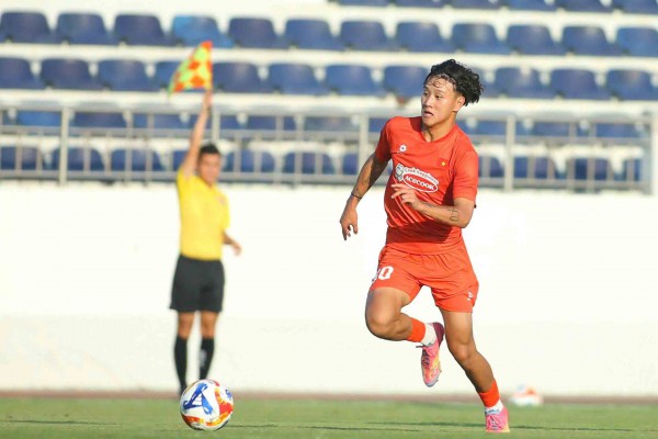 Cơ hội nào cho tiền đạo Việt kiều Alex Bùi? Cơ hội nào cho tiền đạo Việt kiều Alex Bùi?