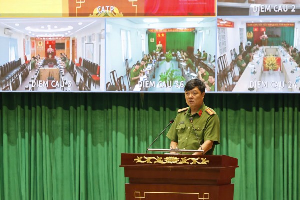 Công an TP.HCM: Không để người dân xuất trình giấy tờ đã có trong dữ liệu Công an TP.HCM: Không để người dân xuất trình giấy tờ đã có trong dữ liệu