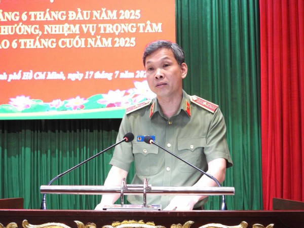 Công an TP.HCM: Tiếp tục tấn công trấn áp quyết liệt các loại tội phạm Công an TP.HCM: Tiếp tục tấn công trấn áp quyết liệt các loại tội phạm