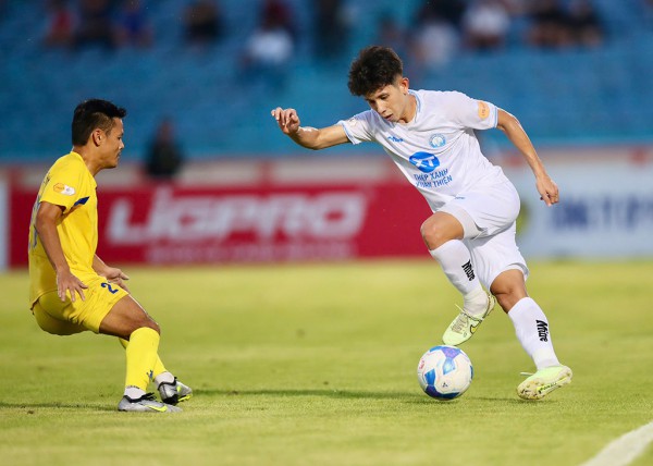Cuộc chạy đua mua sắm 'sao' của các đại gia V-League Cuộc chạy đua mua sắm 'sao' của các đại gia V-League