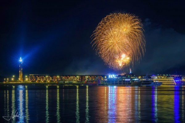 'Đại tiệc pháo hoa' bên vịnh Hạ Long mỗi cuối tuần 'Đại tiệc pháo hoa' bên vịnh Hạ Long mỗi cuối tuần