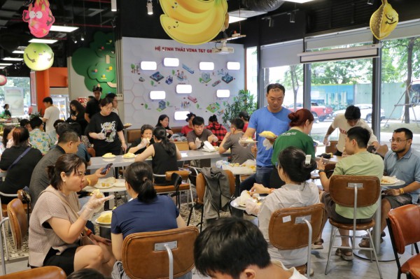 'Độc lạ' buffet sầu riêng đang diễn ra ở TP.HCM: Cửa hàng chuẩn bị gần 2 tấn 'Độc lạ' buffet sầu riêng đang diễn ra ở TP.HCM: Cửa hàng chuẩn bị gần 2 tấn