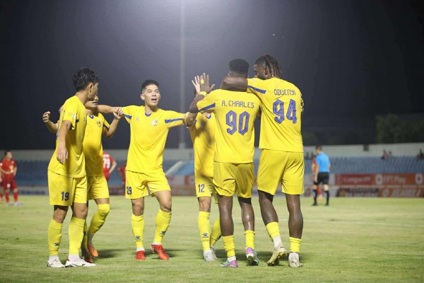 Đội Quảng Nam bất ngờ bỏ V-League, VFF vào cuộc gấp: Mùa giải mới chưa đá đã lao đao
