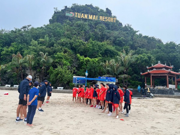 Đội tuyển nữ Việt Nam tập dưới mưa nhẹ do ảnh hưởng bão số 3, Huỳnh Như sang Úc làm gì? Đội tuyển nữ Việt Nam tập dưới mưa nhẹ do ảnh hưởng bão số 3, Huỳnh Như sang Úc làm gì?