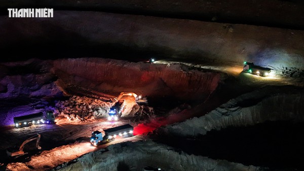 Gia Lai: Khai thác đất rầm rộ vào ban đêm, bất chấp quy định Gia Lai: Khai thác đất rầm rộ vào ban đêm, bất chấp quy định