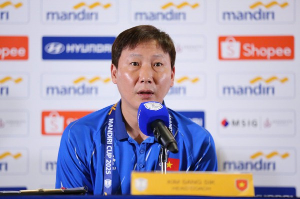 HLV Kim Sang-sik ‘soi’ cực kỹ Philippines, báo tin bất ngờ về Lý Đức: ‘U.23 Việt Nam sẽ…’ HLV Kim Sang-sik ‘soi’ cực kỹ Philippines, báo tin bất ngờ về Lý Đức: ‘U.23 Việt Nam sẽ…’