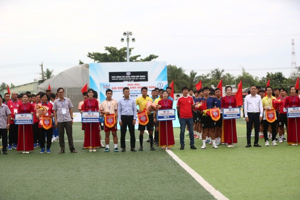 Huỳnh Quốc Cường, Phan Thanh Bình truyền cảm hứng cho giải sinh viên Trường ĐH Đồng Tháp Huỳnh Quốc Cường, Phan Thanh Bình truyền cảm hứng cho giải sinh viên Trường ĐH Đồng Tháp