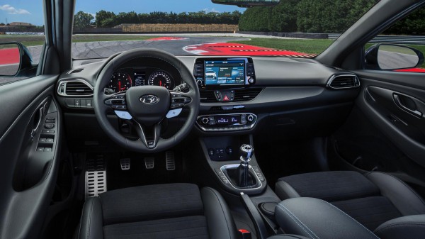Hyundai cho rằng: 'Không còn ai muốn mua ô tô số sàn nữa'