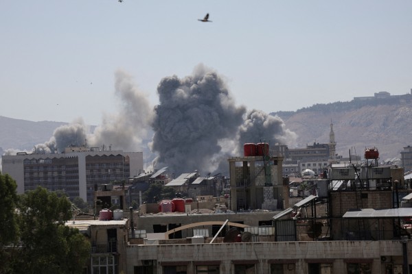 Israel không kích trụ sở quân đội và mục tiêu gần dinh tổng thống Syria