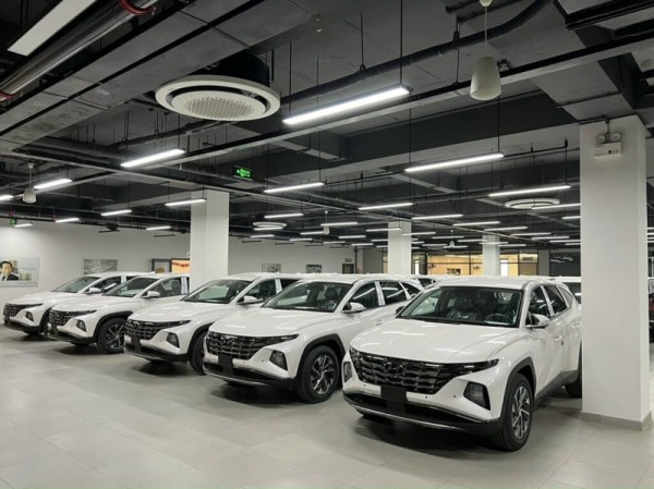 Khi Hà Nội đồng loạt tăng phí, sở hữu ô tô xăng sẽ rất tốn kém Khi Hà Nội đồng loạt tăng phí, sở hữu ô tô xăng sẽ rất tốn kém