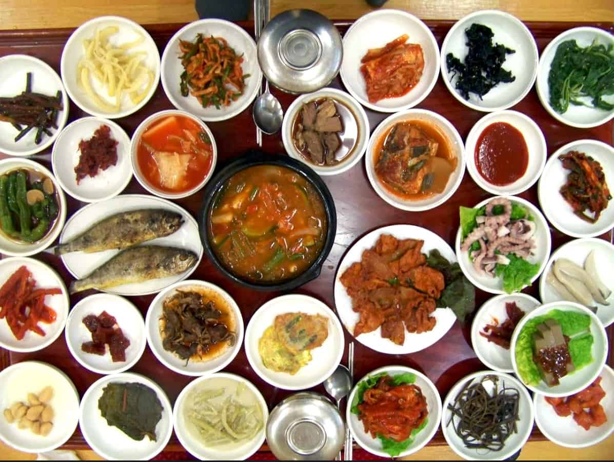 Mâm cơm truyền thống Hàn Quốc khiến người lười rửa bát “chạy mất dép”