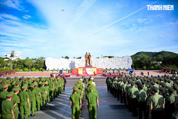 Mãn nhãn với màn biểu diễn võ thuật trong lễ ra quân của Công an tỉnh Gia Lai