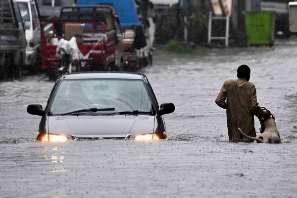Mưa lớn chết người ở Hàn Quốc, Pakistan