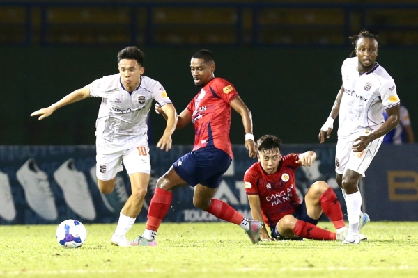 nong-clb-cong-an-tphcm-va-becamex-tphcm-nhap-cuoc-v-league-cuc-kho-doan