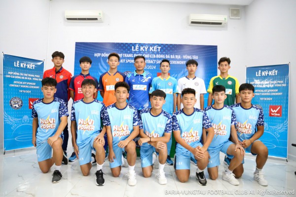 Nóng: Con trai Quang Hải tập huấn 3 năm tại học viện ưu tú Gremio (Brazil) Nóng: Con trai Quang Hải tập huấn 3 năm tại học viện ưu tú Gremio (Brazil)