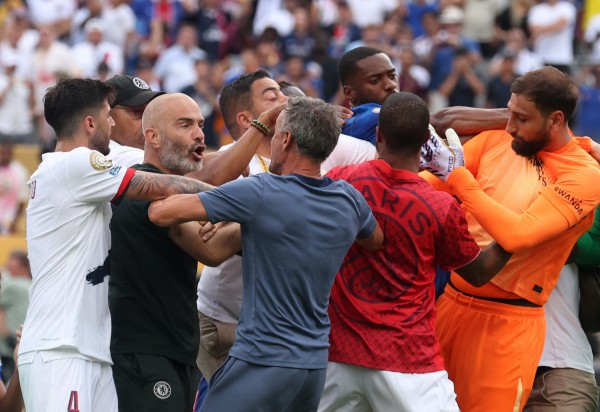 PSG thua đau chung kết, HLV Enrique tát vào mặt tiền đạo Chelsea: Chuyện gì đã xảy ra?