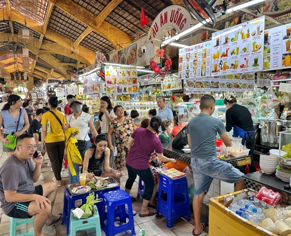 Phường Bến Thành có bún vỉa hè 'mắc nhất TP.HCM', Phở 2000 tổng thống Mỹ ghé thưởng thức