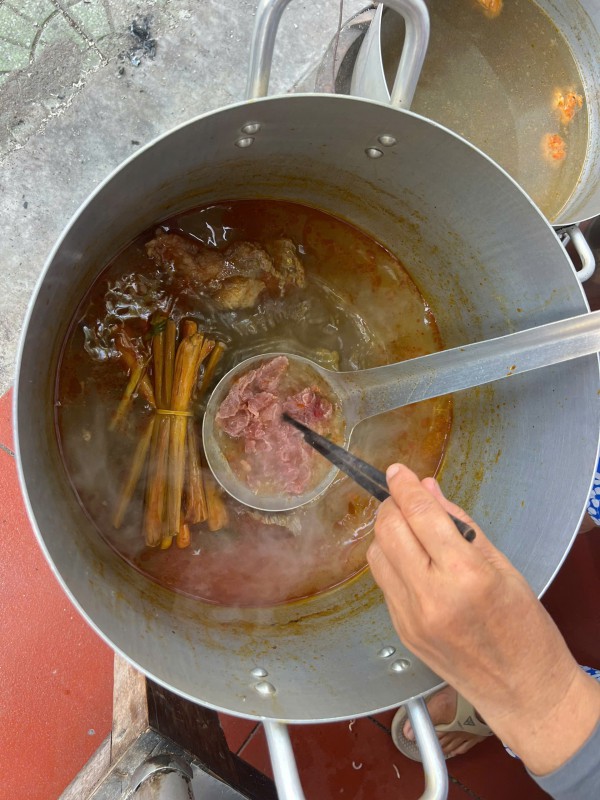 Quán bún bò Huế sửa bảng hiệu, đổi món: Vì sao giò chả bỗng 'biến mất'? Quán bún bò Huế sửa bảng hiệu, đổi món: Vì sao giò chả bỗng 'biến mất'?