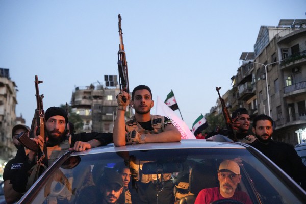 Quân đội Syria rút khỏi điểm xung đột chết người sau yêu cầu của Mỹ Quân đội Syria rút khỏi điểm xung đột chết người sau yêu cầu của Mỹ