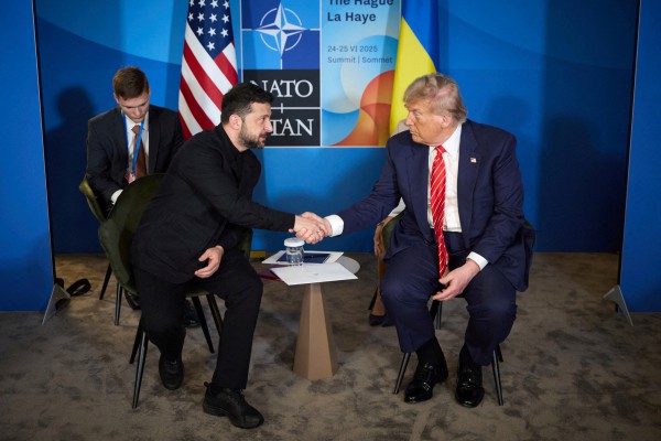 Rộ tin ông Trump lần đầu dùng quyền đặc biệt lệnh chuyển vũ khí khẩn cho Ukraine