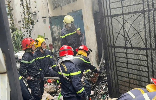 TP.HCM: Cháy nhà lúc 4 giờ sáng, 2 chị em được hàng xóm cứu
