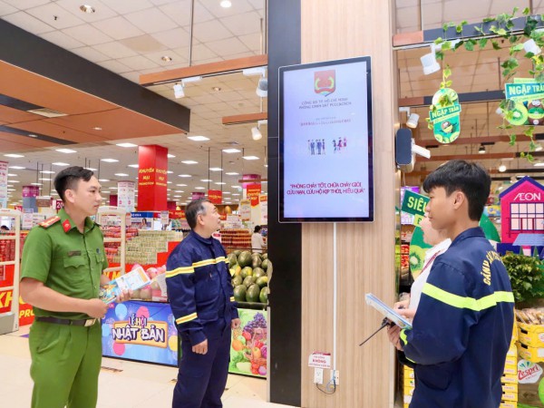 TP.HCM đẩy mạnh tuyên truyền PCCC: Không để 'điểm mù' về an toàn cháy nổ TP.HCM đẩy mạnh tuyên truyền PCCC: Không để 'điểm mù' về an toàn cháy nổ