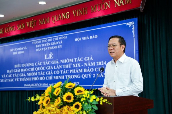 TP.HCM khen thưởng 10 tác phẩm hay, xuất sắc của Báo Thanh Niên TP.HCM khen thưởng 10 tác phẩm hay, xuất sắc của Báo Thanh Niên