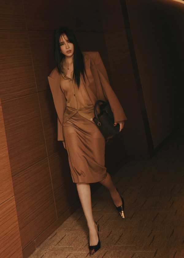 Thiều Bảo Trâm biến hóa với blazer