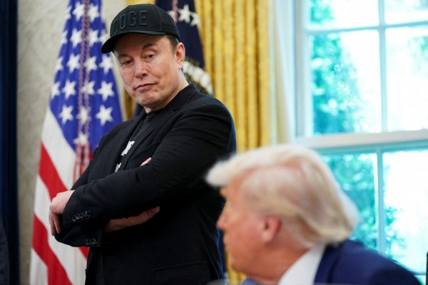 Tổng thống Trump đòi cắt tài trợ, tỉ phú Elon Musk thách thức 'làm ngay đi' Tổng thống Trump đòi cắt tài trợ, tỉ phú Elon Musk thách thức 'làm ngay đi'
