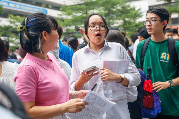 Từ chuyện hy hữu phụ huynh buồn vì con… 'lỡ' đậu trường công Từ chuyện hy hữu phụ huynh buồn vì con… 'lỡ' đậu trường công