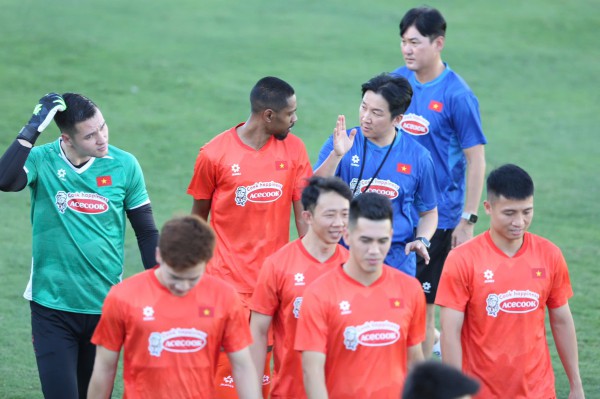 V-League cần mời gọi Việt kiều giỏi: Muốn thắng Malaysia, hãy sử dụng cách này! V-League cần mời gọi Việt kiều giỏi: Muốn thắng Malaysia, hãy sử dụng cách này!
