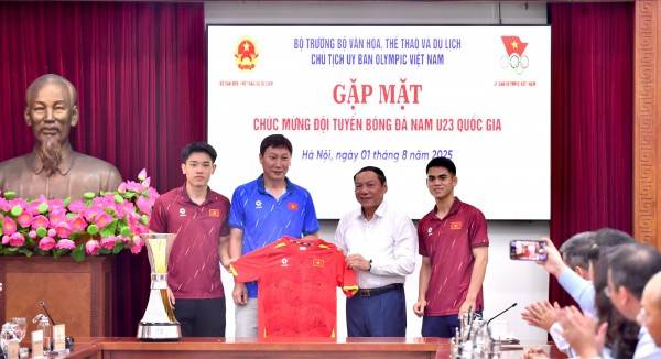 HLV Kim Sang-sik và U.23 Việt Nam được trao tặng Bằng khen của Thủ tướng, Bộ trưởng nói lời xúc động HLV Kim Sang-sik và U.23 Việt Nam được trao tặng Bằng khen của Thủ tướng, Bộ trưởng nói lời xúc động