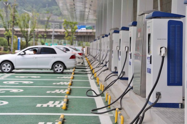 Có tiền muốn đầu tư trạm sạc cũng không dễ