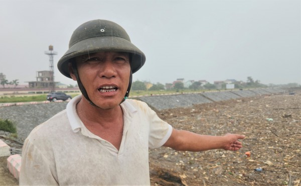 Hàng trăm tấn rác thải 'bủa vây' cảng cá Hà Tĩnh