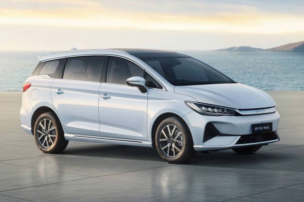 MPV xăng - điện đối đầu khốc liệt