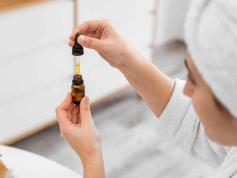 Da dầu, da nhạy cảm có nên dùng serum vitamin C?