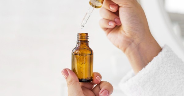 Da dầu, da nhạy cảm có nên dùng serum vitamin C?