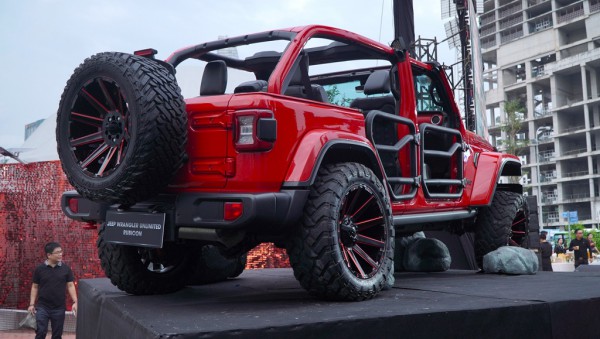 Jeep Wrangler Unlimited Rubicon độ 'trần trụi' độc nhất tại Việt Nam, giá gần 3,4 tỉ Jeep Wrangler Unlimited Rubicon độ 'trần trụi' độc nhất tại Việt Nam, giá gần 3,4 tỉ