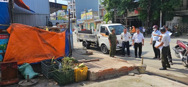 Phường Bình Tân ở TP.HCM 'dẹp loạn' lấn chiếm vỉa hè