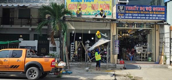 Phường Bình Tân ở TP.HCM 'dẹp loạn' lấn chiếm vỉa hè