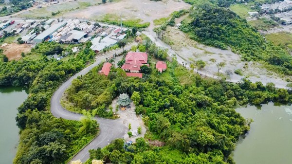 TP.HCM: Phường Đông Hòa có ngôi chùa cổ 413 năm tuổi nằm chót vót trên đỉnh núi