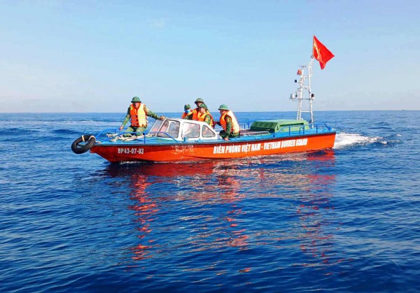 Đà Nẵng: Ngư dân mất tích bí ẩn, chỉ còn chiếc thuyền trôi dạt vào bờ