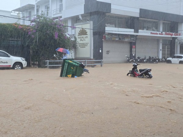 Sạt lở taluy tại P.Xuân Trường - Đà Lạt, 2 du khách tử vong