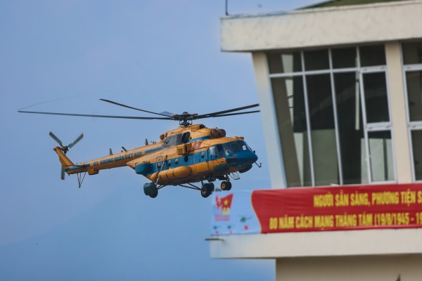 Không quân trực thăng dốc sức luyện tập bay diễu binh 2.9