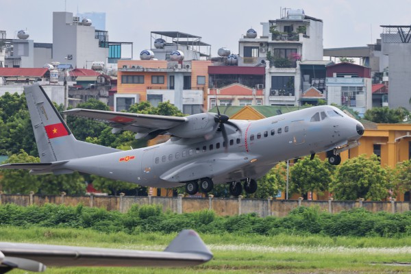 Không quân vận tải của Bộ Quốc phòng diễu binh sau 40 năm