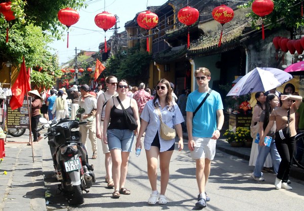 Mở luồng visa kép hút du khách và nhà đầu tư